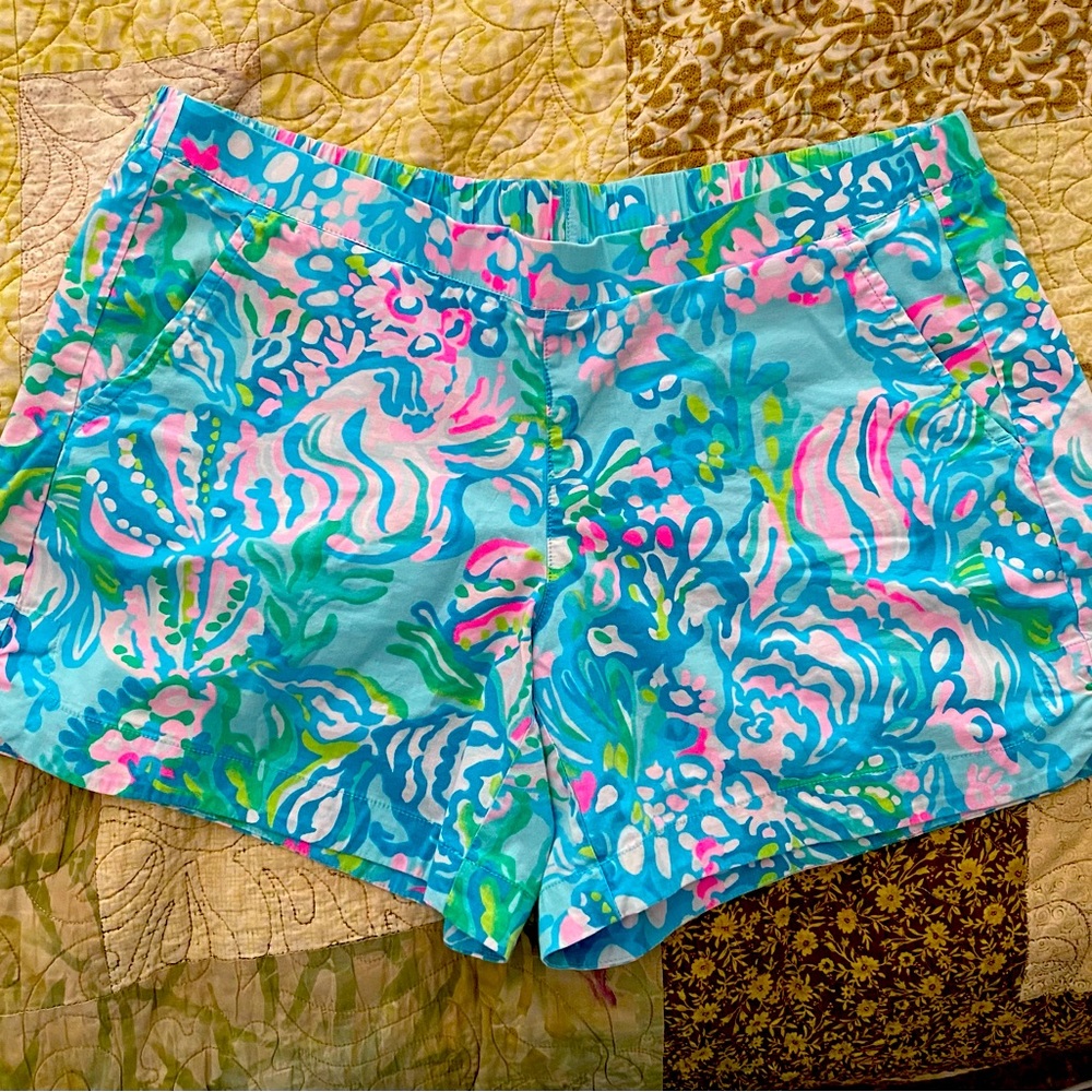 Lilly Pulitzer shorts sz Medium